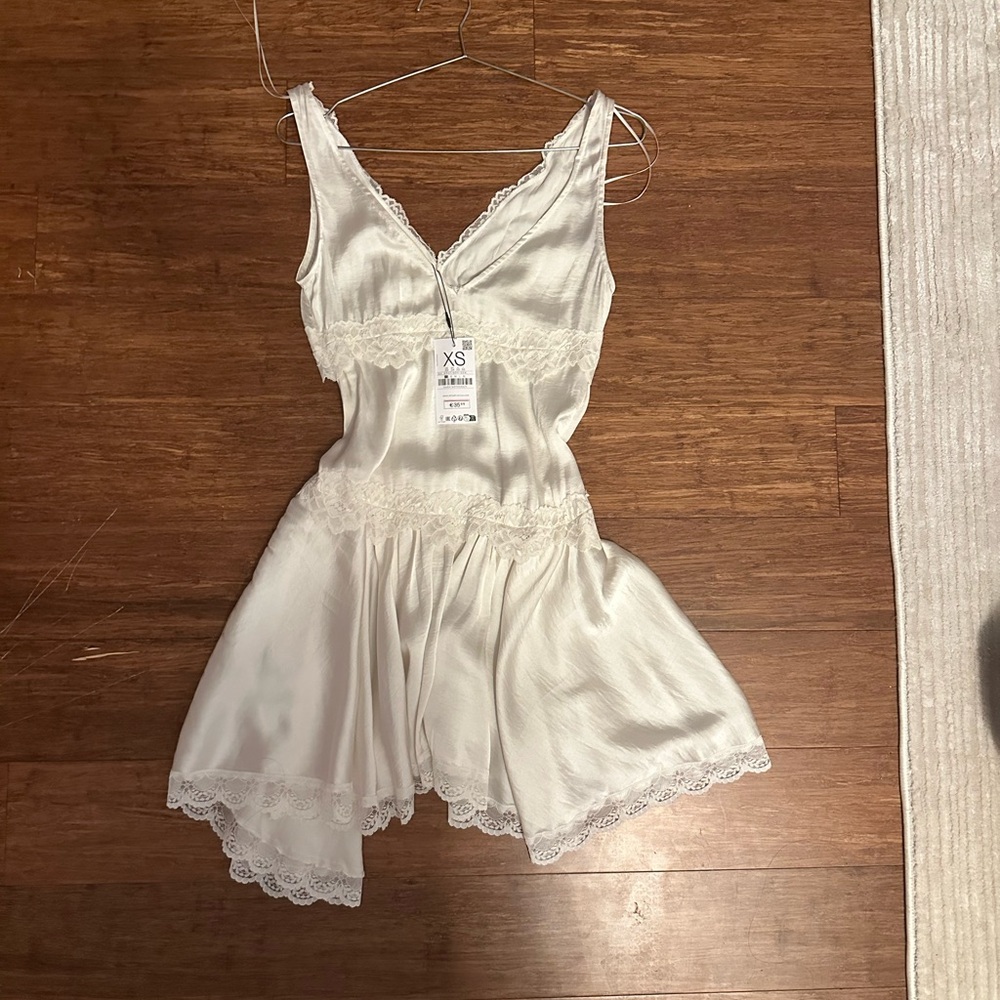 Elegant Cream Lace Chemise